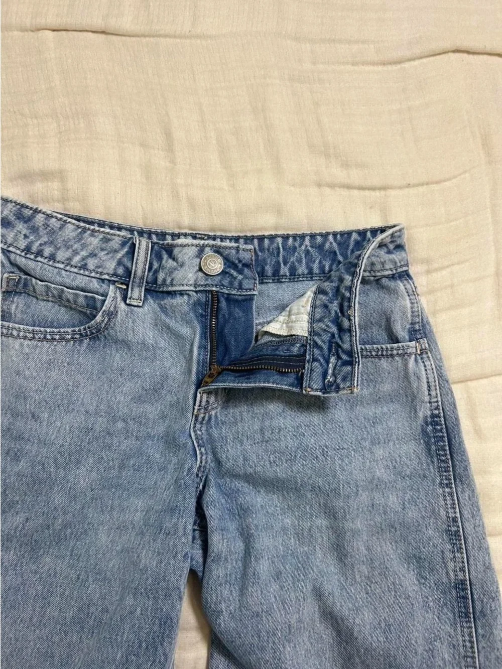 Hollister Low Rise Baggy Jorts W23 Y2K Light Wash Denim Shorts